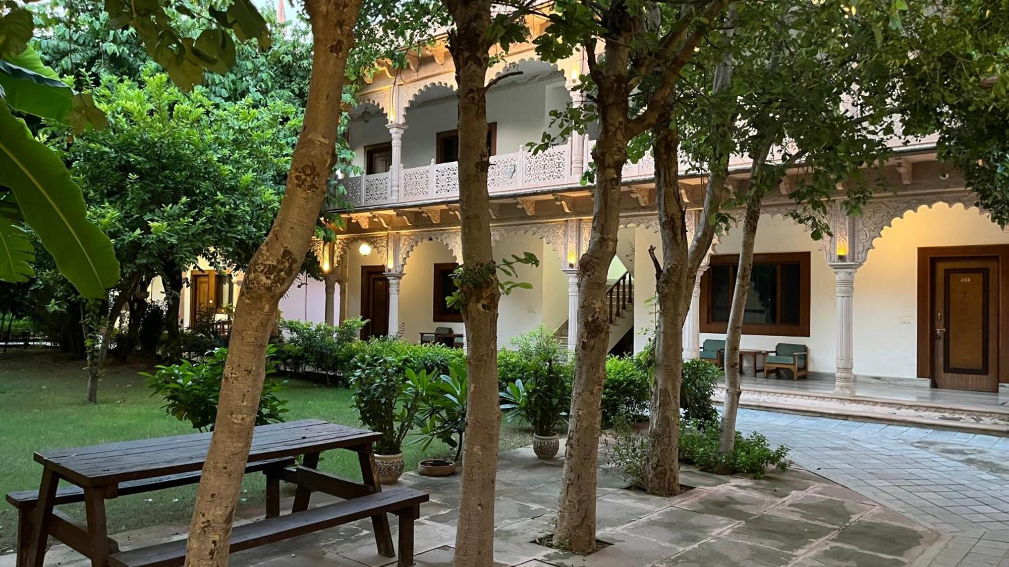 Hotel Sunbird ภารัตปูร์ ภายนอก รูปภาพ